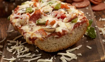 Kahvaltıların favorisi olacak! Ekmek pizza tarifi