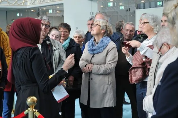 Köln Merkez Camii'ne Almanlardan yoğun ilgi