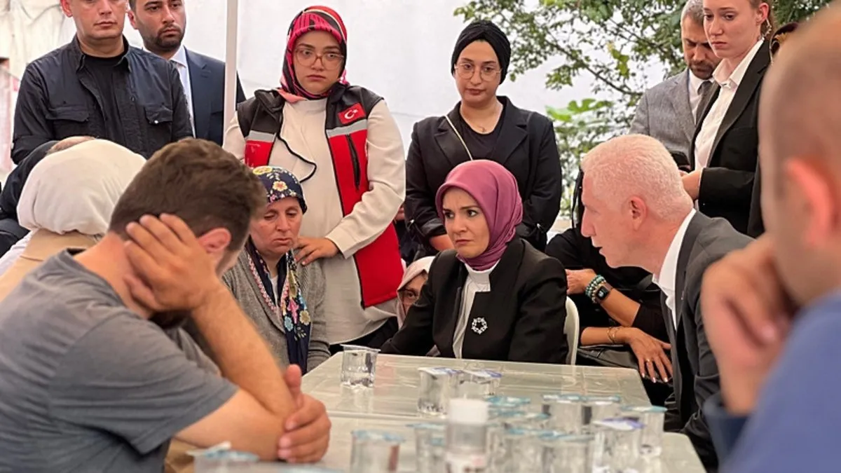 Bakan Göktaş'tan İstanbul'da öldürülen iki genç kızın ailelerine taziye ziyareti