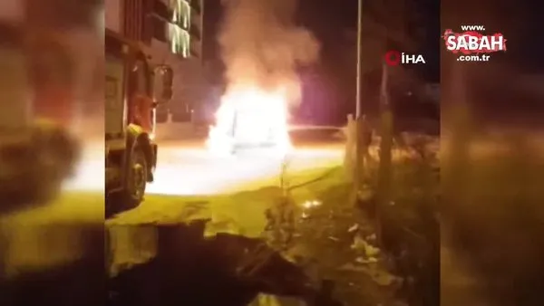 Elazığ'da seyir halindeki hafif ticari araç alev topuna döndü | Video