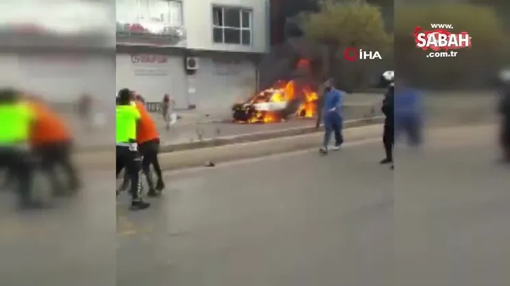 Ümraniye’de polise bıçakla saldırıp aracını ateşe veren şahıs böyle etkisiz hale getirildi | Video