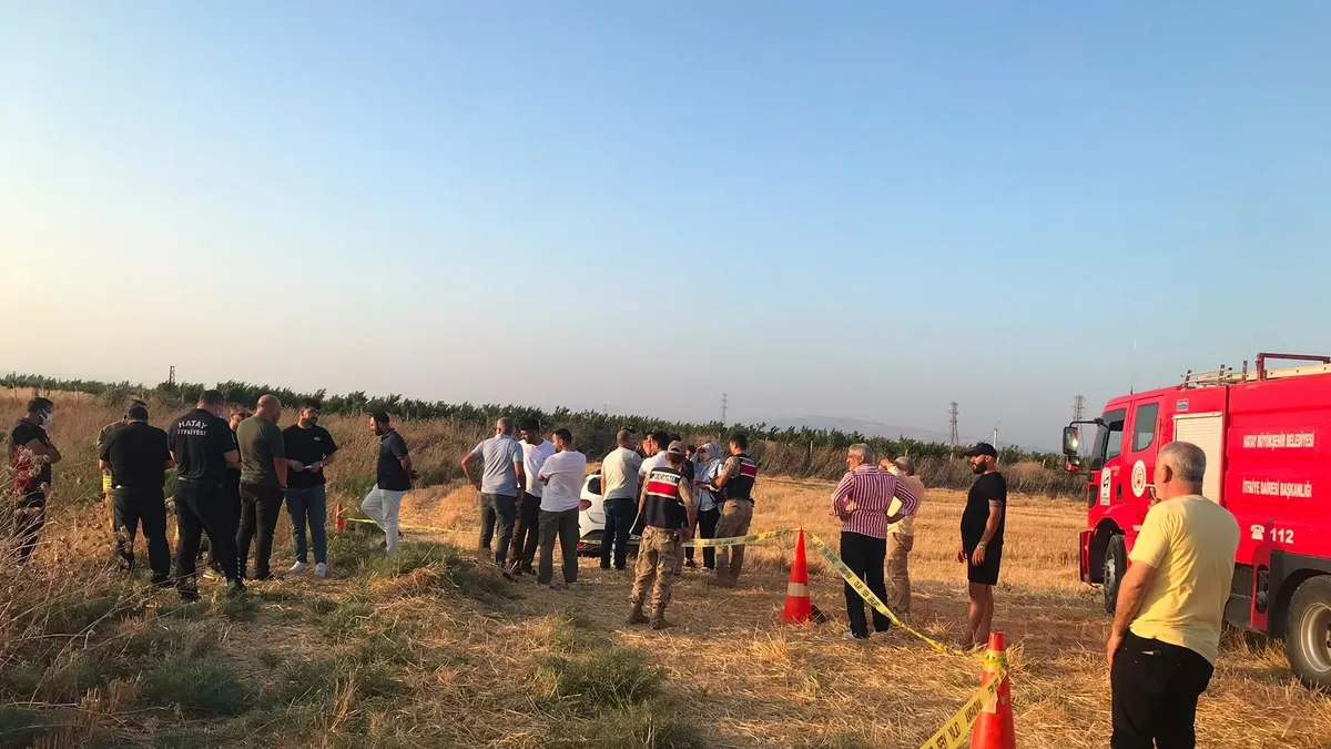 Hatay'ın Reyhanlı ilçesinde sulama kanalı kenarında bulunan cesetle ilgili soruşturma başlatıldı.