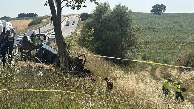 Son dakika: Edirne’de otomobil ağaca çarptı: 2’si çocuk 5 kişi öldü!