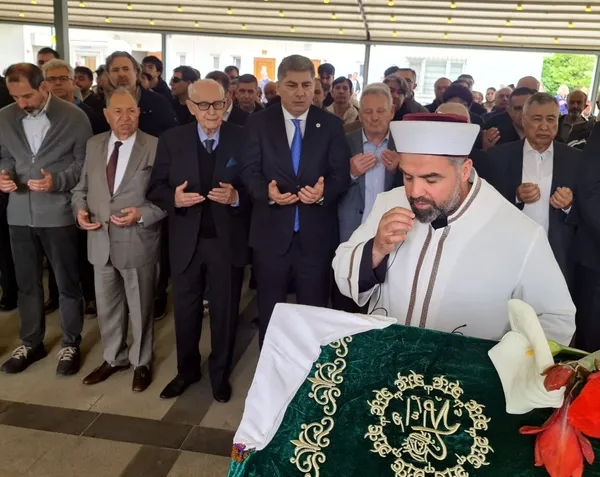 tff-onursal-baskani-senes-erzikin-aci-gunu-esi-dilek-erzik-son-yolculuguna-ugurlandi-1779555212346.jpg