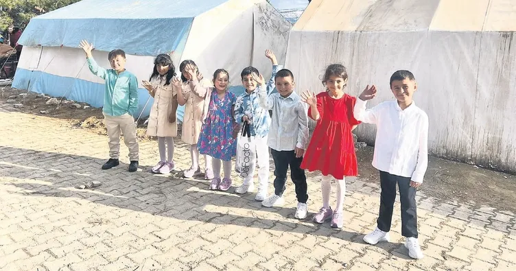 Bayram alışverişi tamam! Depremzede minikler gülsün diye...