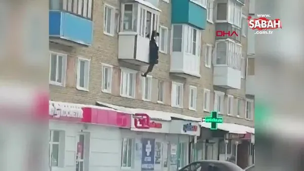 Rusya’da evli kadınla basılan adamın pencereden atlayarak kaçma anı kamerada | Video
