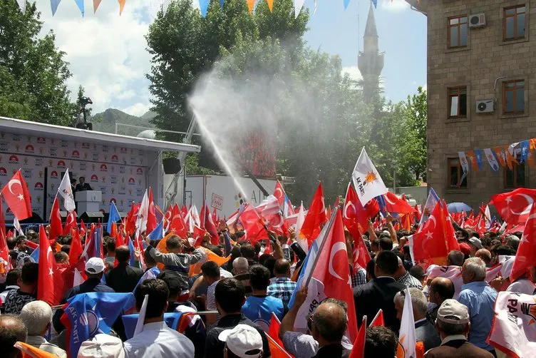 Vatandaşlar Cumhurbaşkanı Erdoğan'ı Isparta'da coşkuyla karşıladı