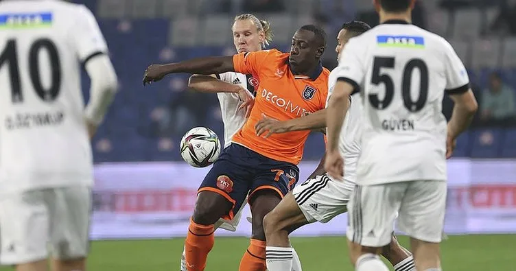 Son dakika: Başakşehir Beşiktaş’ı 3 golle mağlup etti! Emre Belözoğlu galibiyetle başladı