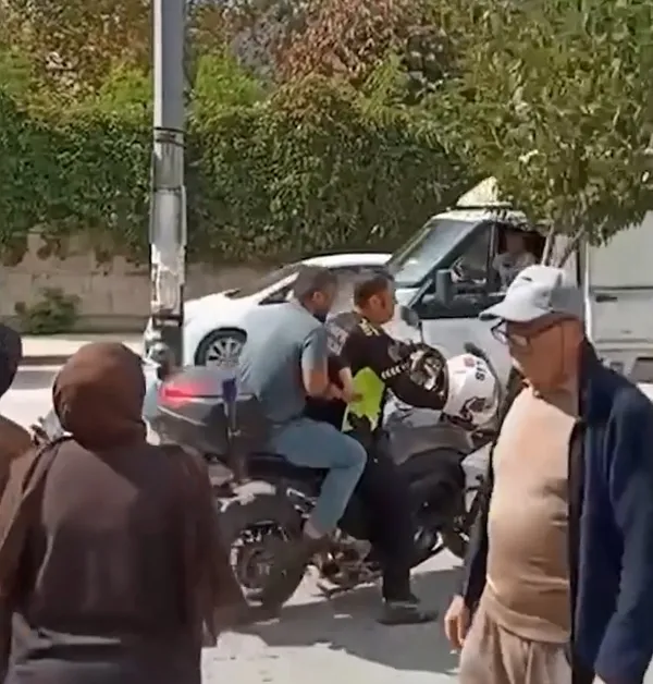 hatayda-polis-memuru-bilinci-kapanan-bebegi-hastaneye-yetistirdi-1791365384232.jpg