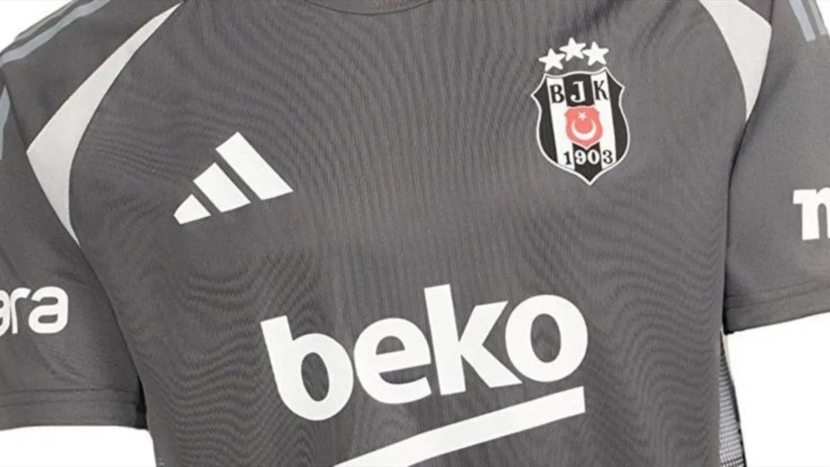 Beşiktaş, dördüncü formasını tanıttı!
