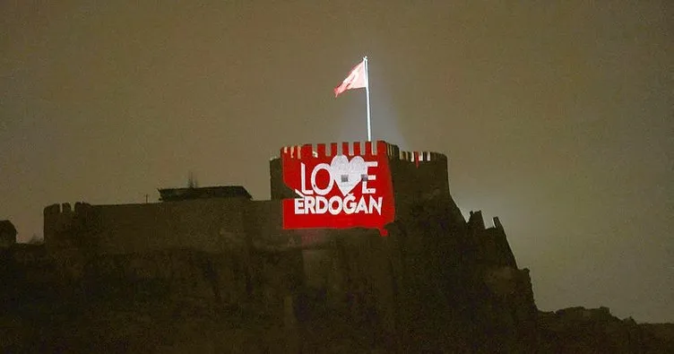 Ankara Kalesi’ne “ Love Erdoğan” görseli