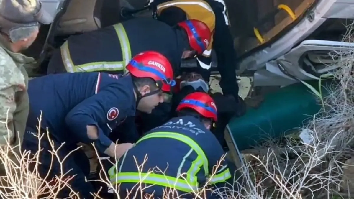 Adana'da feci kaza! Kamyonet dereye uçtu: Sürücü hayatını kaybetti