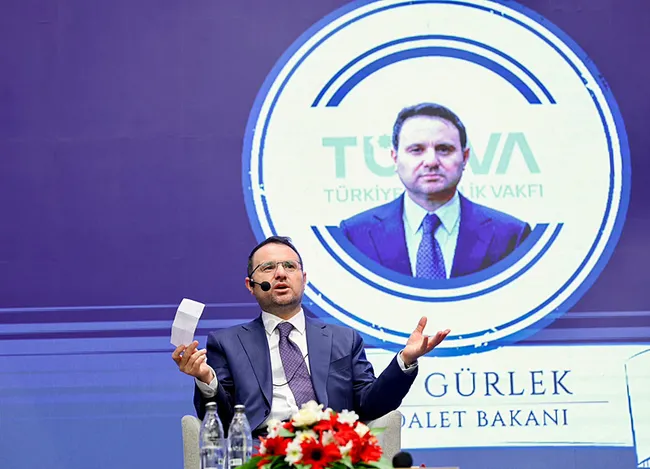1791648411830.jpeg Adalet Bakanı Akın Gürlek: Hukukun gücüyle gençlerimizin umutlarını ve yarınlarını korumaya devam edeceğiz