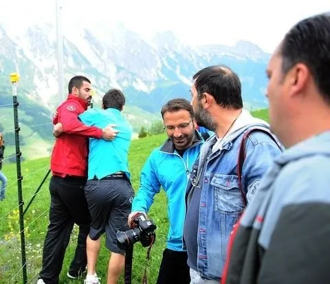 Volkan Demirel foto muhabirlerine saldırdı