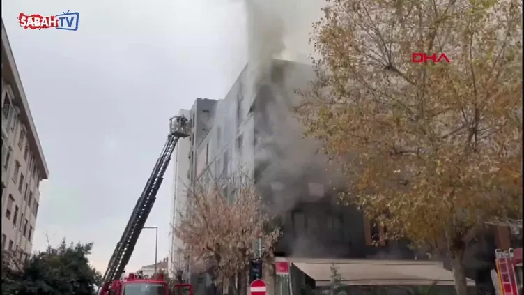 Kadıköy'de 5 katlı binada yangın