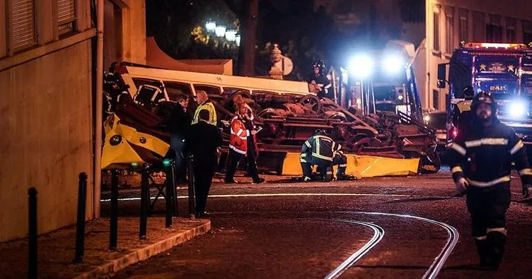 Portekiz’de tramvay devrildi: 28 yaralı