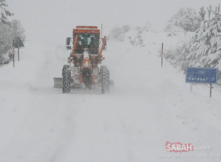 Ankara’da yoğun kar yağışı kenti beyaza bürüdü... Ankara’dan kar manzaraları