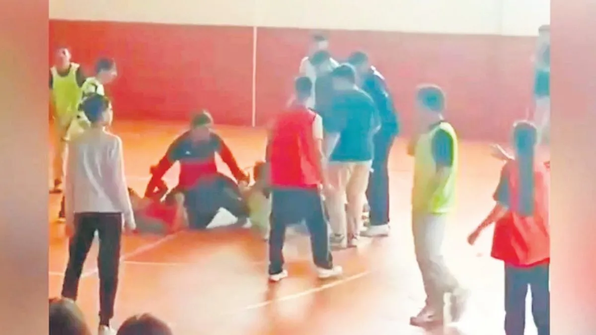 Liseli zorbadan pişkin paylaşım