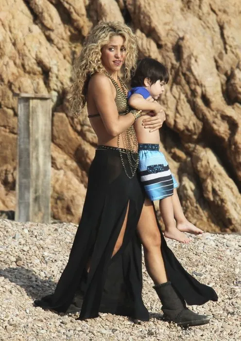 Shakira oğluyla film setinde