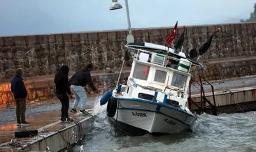 Antalya’da sağanak yağış ve fırtına etkili oldu #antalya