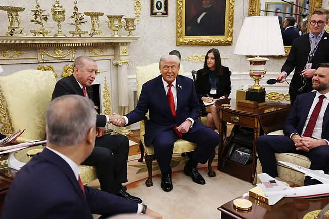 muhalif-medyadan-algi-operasyonu-trumpin-sozlerini-carpittilar-hileli-secim-sozleri-uzerinden-1758834239743.jpeg Muhalif medyadan algı operasyonu! Trump'ın sözlerini çarpıttılar: