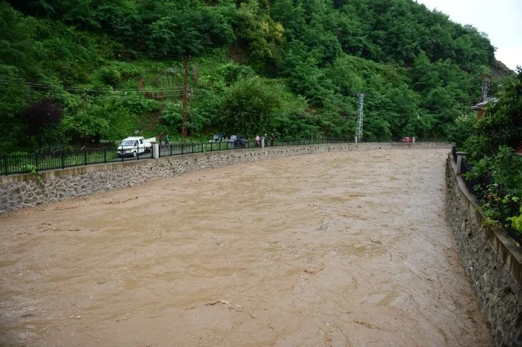 Son dakika: Giresun'da sel felaketi! Önüne kattığı her şeyi götürdü...