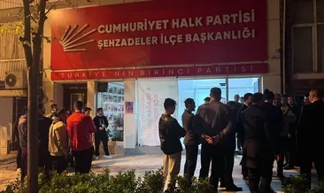 CHP tarafından verilen sözler tutulmayınca ilçe başkanlığının camlarını kırdı! #manisa