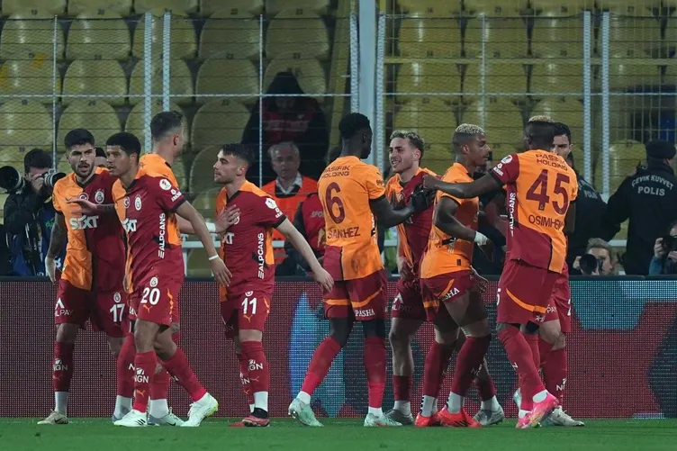 Osimhen yeni sezona tercihini yaptı! Bomba anlaşmayı duyurdular...