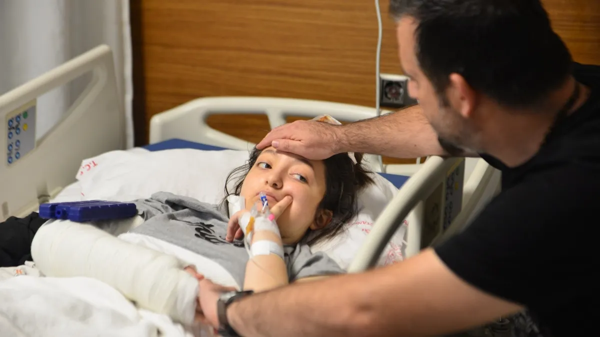 12’inci kattan düşen ve mucize eseri hayatta kalan Ecrin: “Baba, sizi bırakmayacağım”