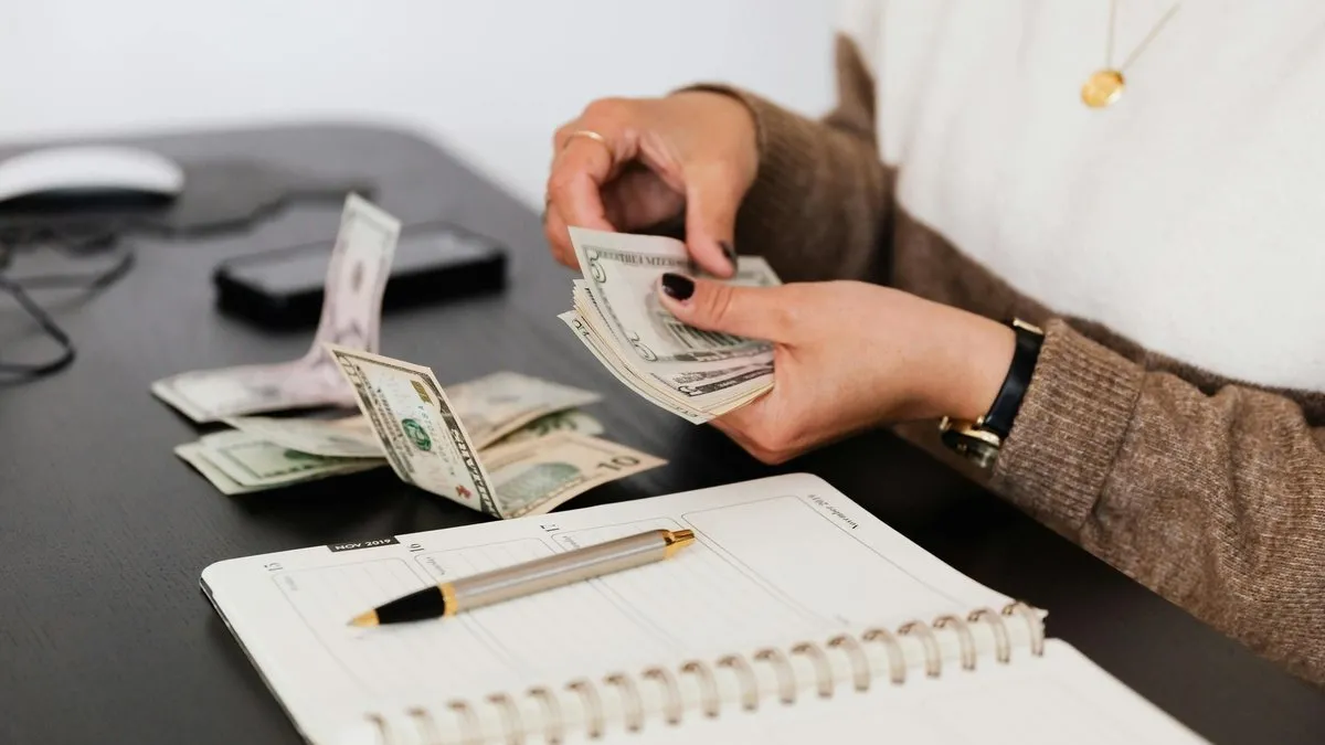 Kapalıçarşı’da sahte döviz tedirginliği! Bürolar alımları durdurdu: Para sayma makineleri bile ayırt edemiyor Kapalıçarşı’da sahte döviz tedirginliği! Bürolar alımları durdurdu: Para sayma makineleri bile ayırt edemiyor