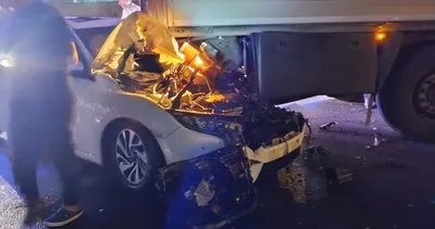 TIR’a arkadan çarpan otomobildeki 3 kişi ağır yaralandı #hatay