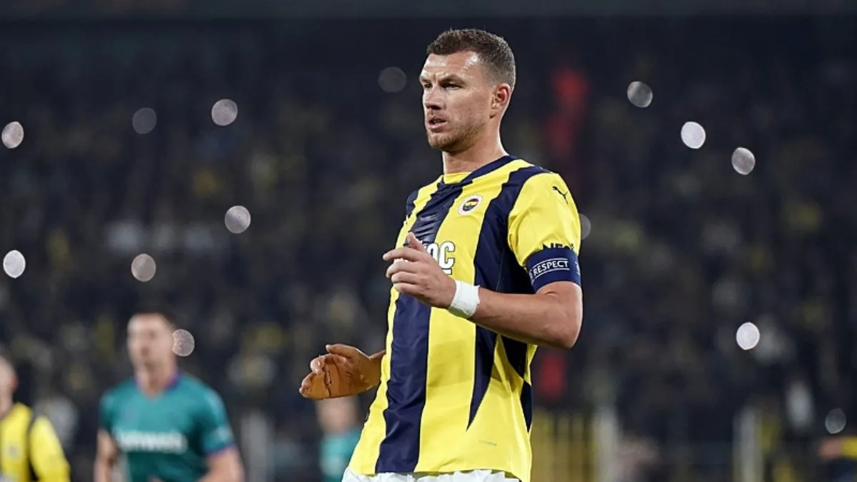Fenerbahçe'ye veda eden Edin Dzeko, İstanbul'dan ayrıldı