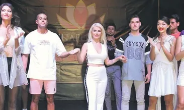 Defileyi bin 500 kişi izledi