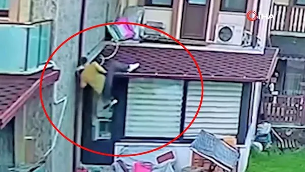 SON DAKİKA: Yalova'daki tacizci sapık dehşeti kamerada! Kedi gibi böyle düz duvara tırmandı...