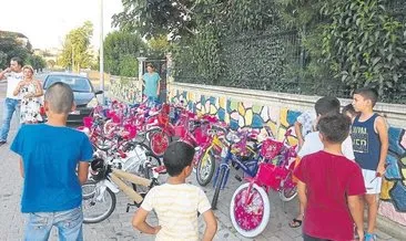 Hayırseverlerden çocuklara bisiklet