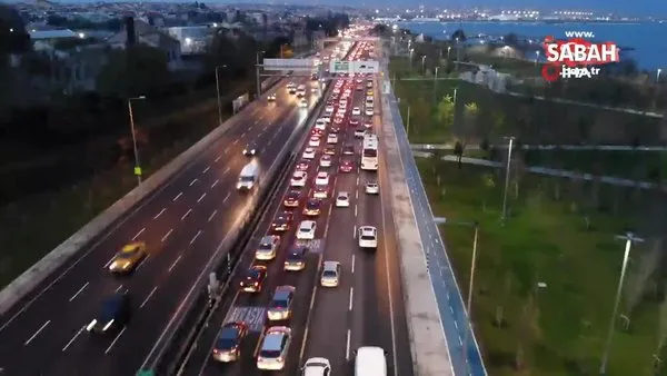 Vatandaşların yoğun ilgisi Avrasya Tüneli’nin girişinde trafik yoğunluğu oluşturuyor
