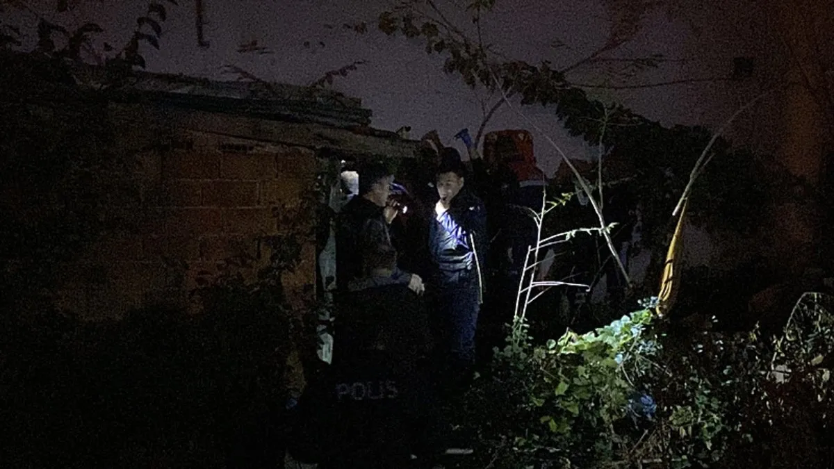 Anten tamir etmek için çatıya çıkmıştı: Metrelerce yüksekten düşerek can verdi! Anten tamir etmek için çatıya çıkmıştı: Metrelerce yüksekten düşerek can verdi!