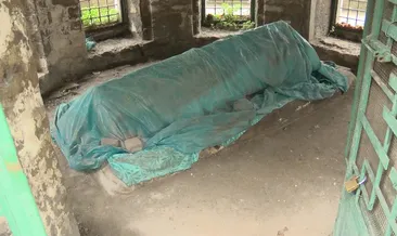 İBB’den tarihi türbeye büyük saygısızlık! Naylonlarla örtmüşler...