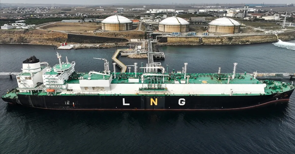 Rusya’nın Arktik’e yönelik ilk yerli yapım LNG tankeri teslim edildi Rusya’nın Arktik’e yönelik ilk yerli yapım LNG tankeri teslim edildi