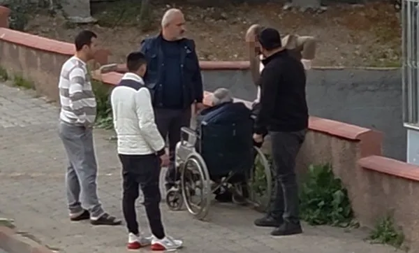 kahramanmarasta-yurek-sizlatan-goruntuler-vidansiz-evlat-tekerlekli-sandalyedeki-babasini-boyle-darbetti-huzur-1776249229802.jpg
