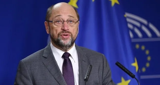 Martin Schulz tüm oyları alarak SPD Genel Başkanı seçildi
