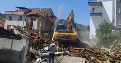 Gölcük Belediyesi tehlike saçan binaları ortadan kaldırıyor