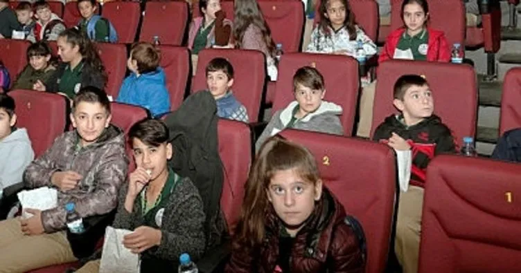 Amasya’da 242 öğrenci sinemaya götürüldü