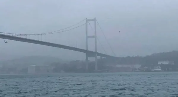 istanbul-istanbul-bogazinda-sis-etkili-oldu-gemi-trafigi-sis-nedeniyle-cift-yonde-askiya-alindi-1734597558042.jpg