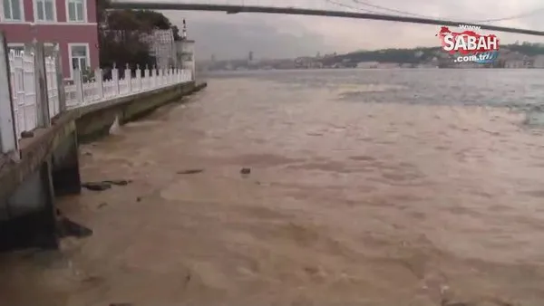 İstanbul Boğazı'nın Beylerbeyi kısmında deniz çamura bulandı