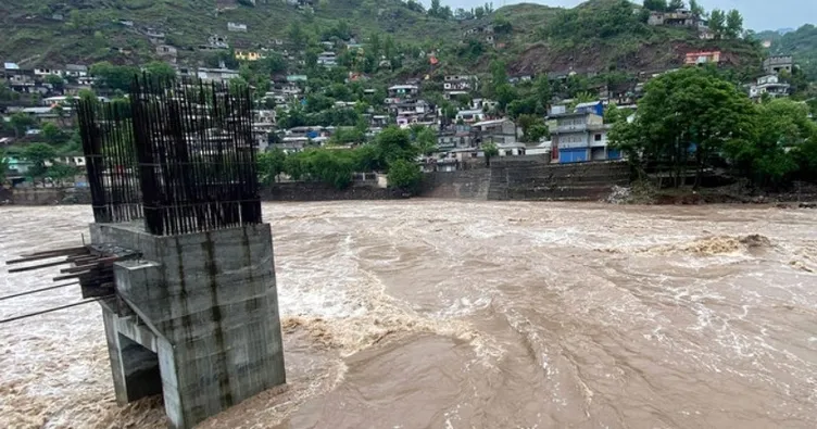 Pakistan’da şiddetli yağışlar can aldı