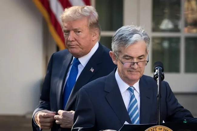 Trump’tan FED Başkanı Powell’a sert sözler: Bir morona sahibiz