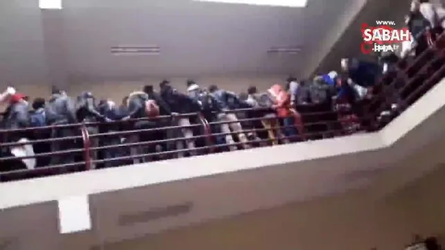 Üniversitede dehşet! Kavgada korkuluklar kırılınca 5. kattan böyle yere çakıldılar: 7 ölü | Video