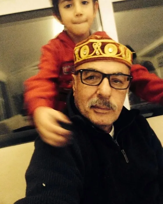 Taha Tayfur’dan babası Ferdi Tayfur için yürek yakan paylaşım! Yazdığı cümleyle gündem oldu: Bilmez ki...