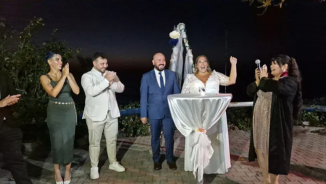 zonguldaka-abdli-gelin-geleneksel-dugunle-mutluluga-evet-dediler-1756995993533.jpeg Zonguldak'a ABD'li gelin: Geleneksel düğünle mutluluğa evet dediler!